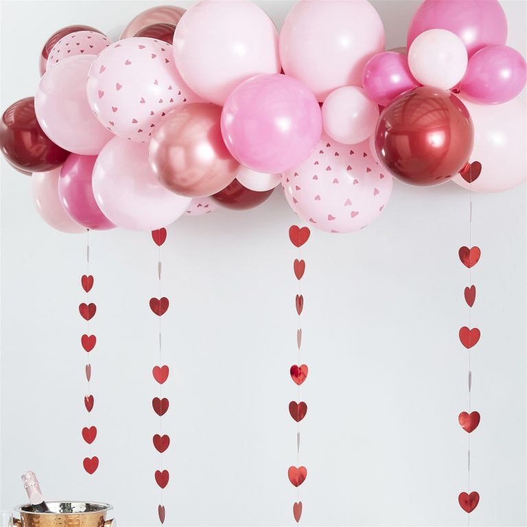 Σύνθεση από Μπαλόνια Ροζ Κόκκινα & Rose Gold με Γιρλάντες Καρδούλες